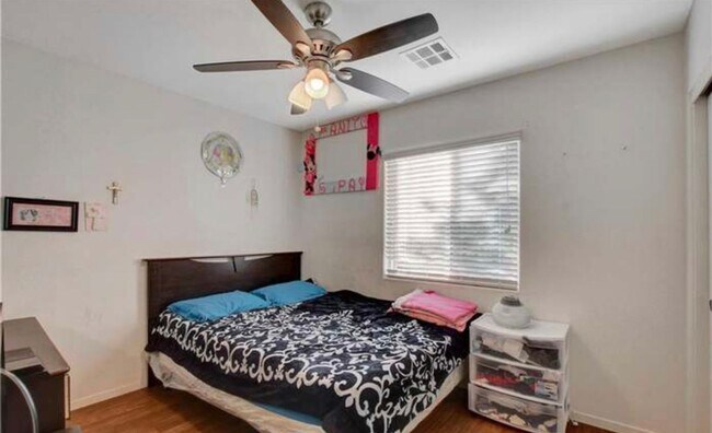 Building Photo - 4 Bed 3 Bath