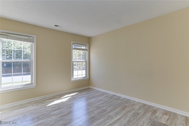 Building Photo - 450 Supplejack Ct