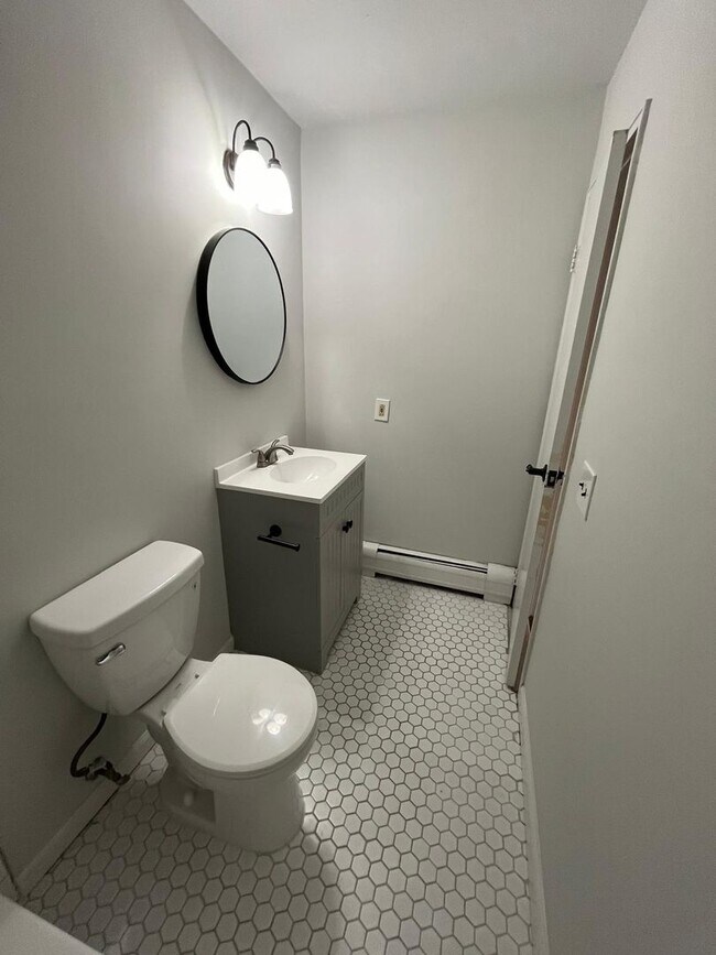 Building Photo - Modern Studio Living in Guttenberg's Fines...