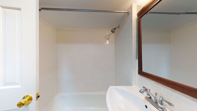 Building Photo - 18 9th St NE