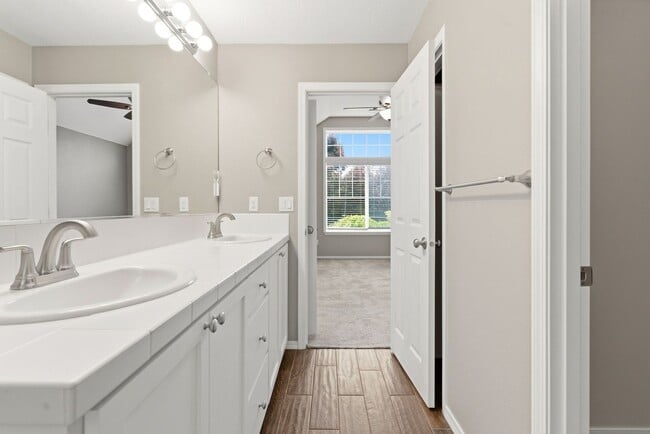 Building Photo - 17208 SW Pleasanton Ln