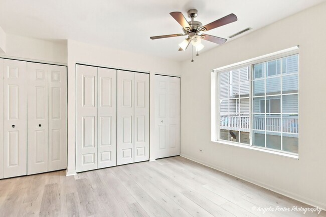 Building Photo - 259 W Whispering Oaks Ln