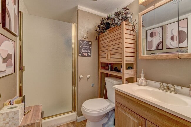Building Photo - Discover this 4-bedroom, 2.5-bath historic beauty in the heart of Spring Valley, where Old Vegas ...