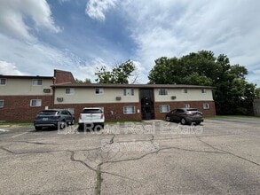 Building Photo - 739 Trumbull St