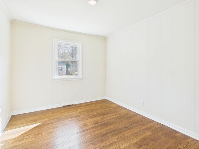 Building Photo - 954 Kingsway Rd