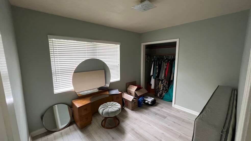 Building Photo - 5702 Cedar Forest Dr S