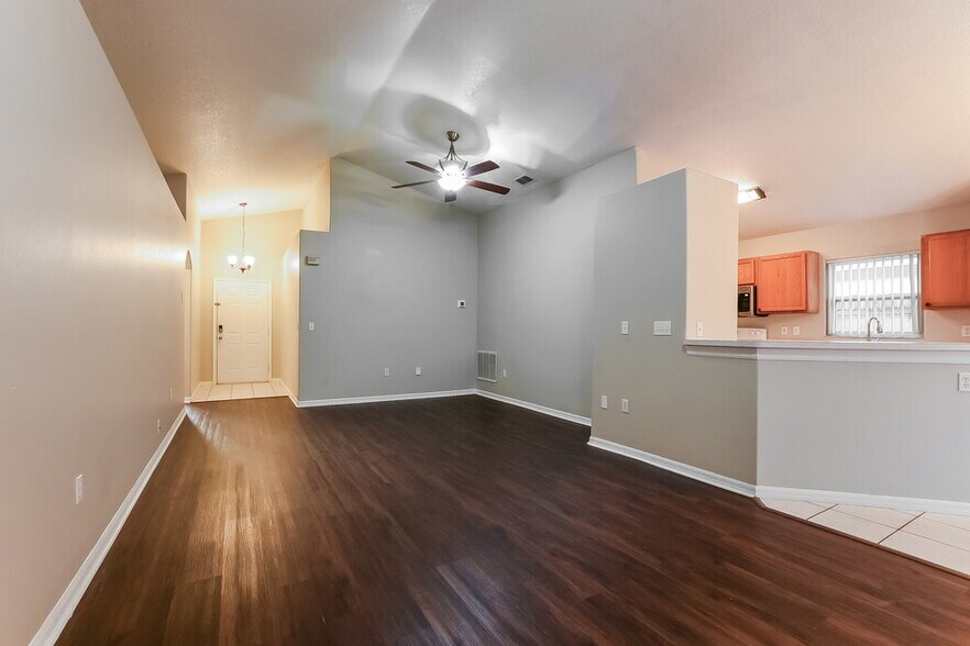 Building Photo - 330 Seville Pointe Ave