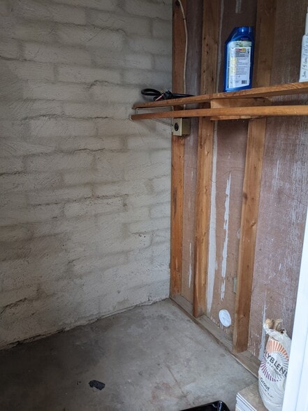 Laundry room - 1945 W La Osa Dr