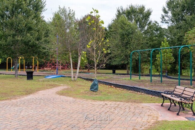 Building Photo - 6395 Duquesne Dr