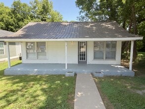 Building Photo - Charming, spacious 3-Bedroom Home in Central Columbia