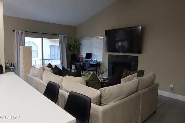 Building Photo - 4614 N Stanton St