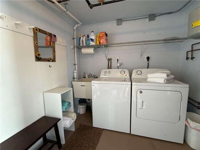 Building Photo - 449 Wolcott Ave