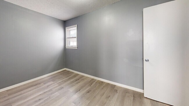 Building Photo - ** AVAILABLE OCTOBER 2025 *** Old Brooklyn...