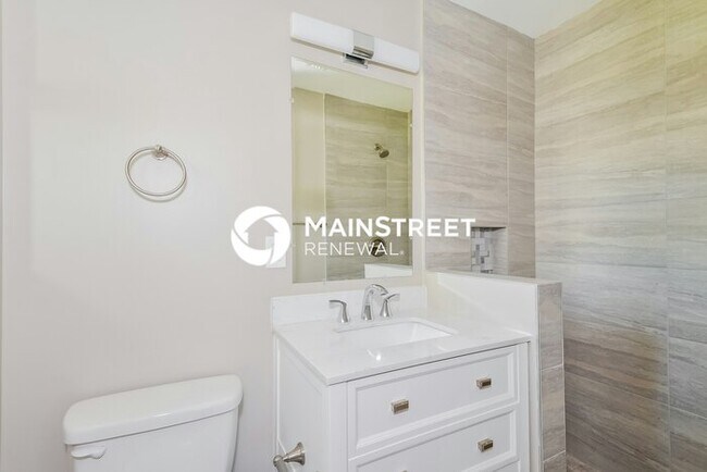Building Photo - 3 Bedroom Pet-Friendly Home in Sarasota, FL with Main Street Renewal