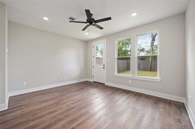 Building Photo - 8006 Sunbury St