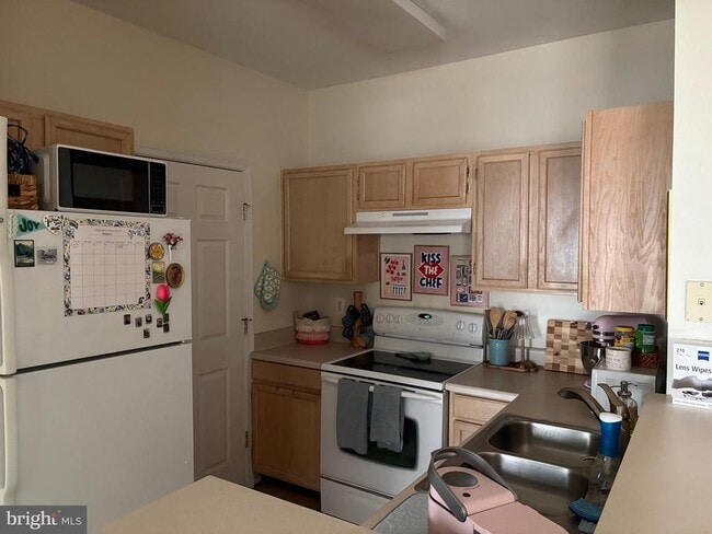 Building Photo - 1571 Spring Gate Dr.