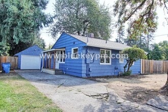 Building Photo - Updated 2 Bed, 1 Bath Bungalow in Harney H...