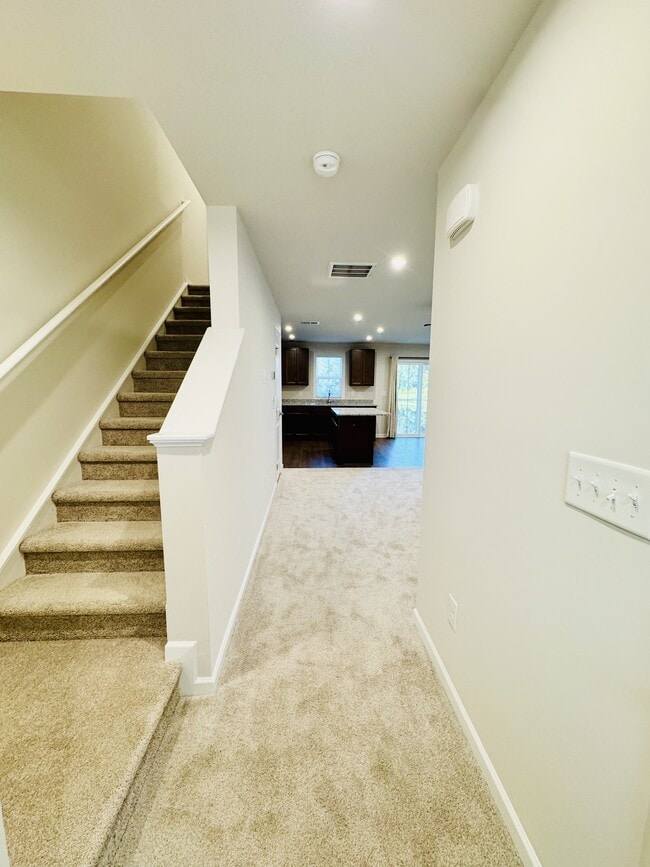 Building Photo - 405 Myrtle Mdws Dr