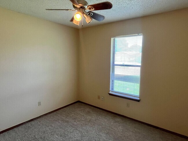 Building Photo - Cozy 3-Bed 2-Bath in Edmond