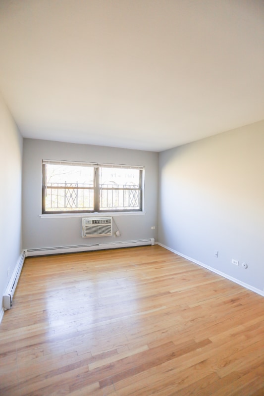 Building Photo - 2828 N Cambridge Ave