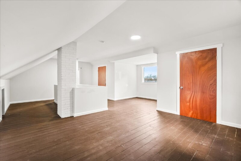 Building Photo - 3 Locust St