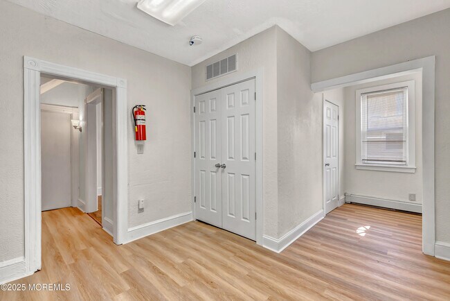 Building Photo - 203 13th Ave