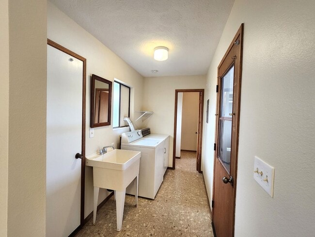 Building Photo - Ben &amp; Amy Tamura Irrevocable Trust - F...