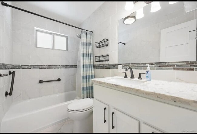 Building Photo - "Chic 1-Bedroom Oasis with Modern Elegance...