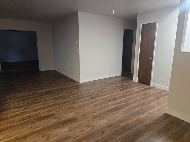 Building Photo - 3 bed 1 bath  Home for Rent in Grants Pass