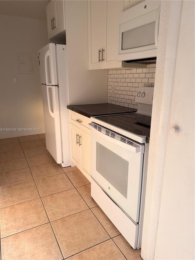 Building Photo - 7250 SW 94th Pl