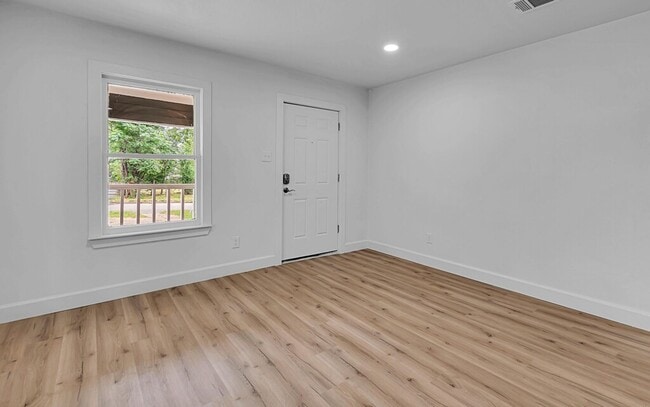 Building Photo - Newly Renovated 3 Bed, 2 Bath Home in Waco