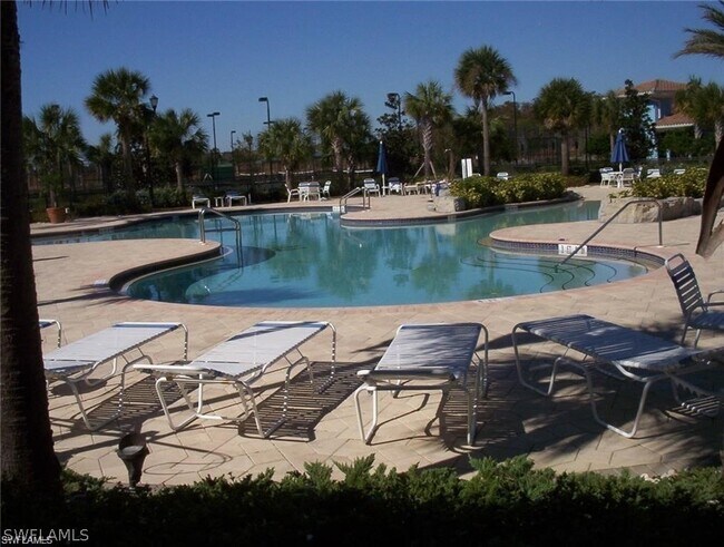 Building Photo - 10730 Ravenna Way