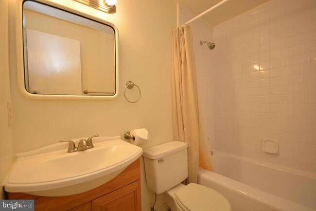 Building Photo - 3151 Ellenwood Dr