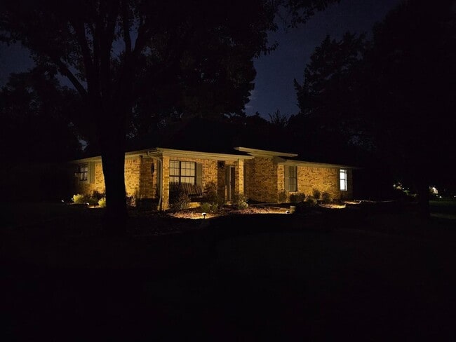 Building Photo - 18270 Stillwood Ln