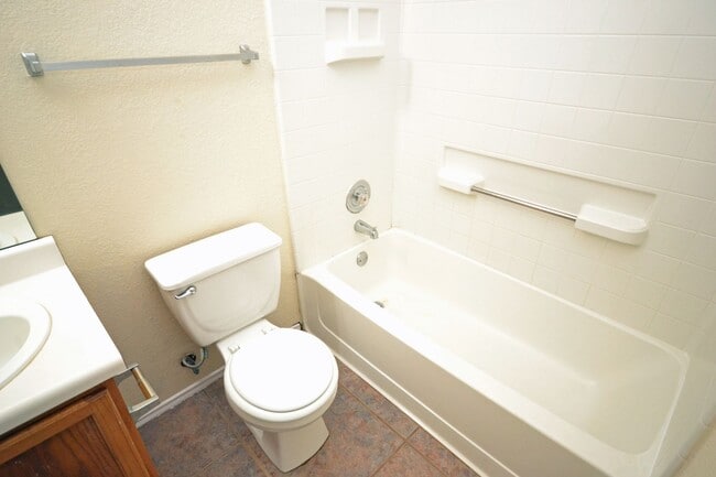 Building Photo - 3 Bedroom 2 Bath in Horizon Park