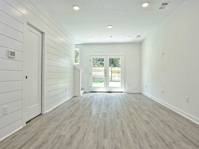 1st floor living space - 5924 S Congress Ave