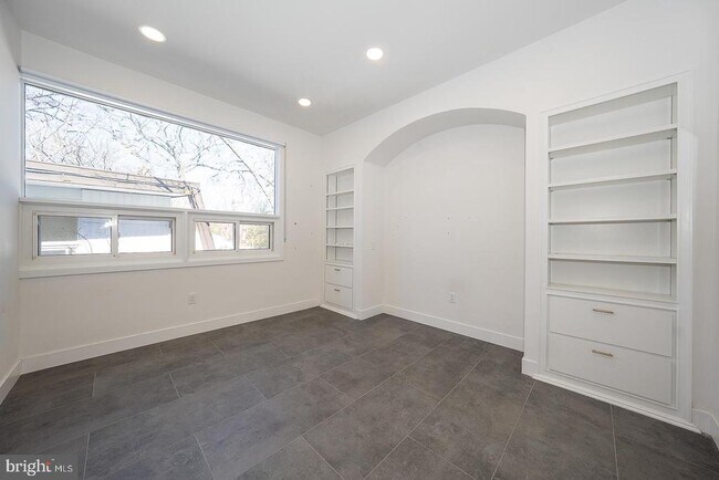 Building Photo - 39 Fairview Rd