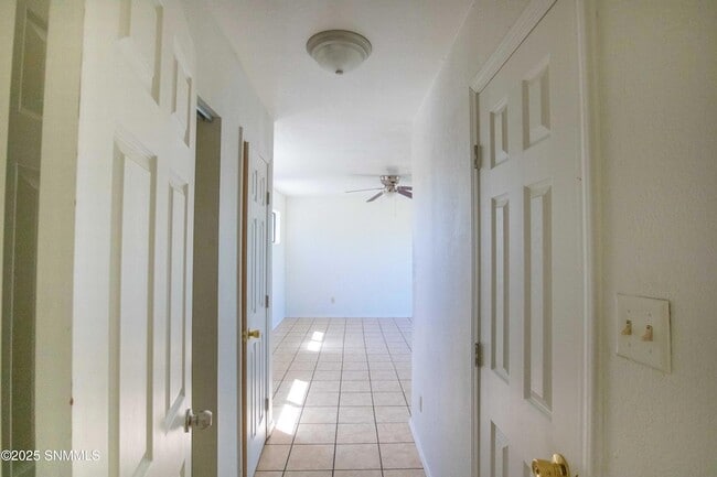 Building Photo - 1302 S Triviz Dr