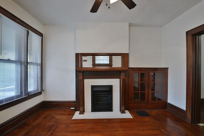 Building Photo - 4 Bedroom North Campus Newly Remodeled House with 2 Decks and Patio