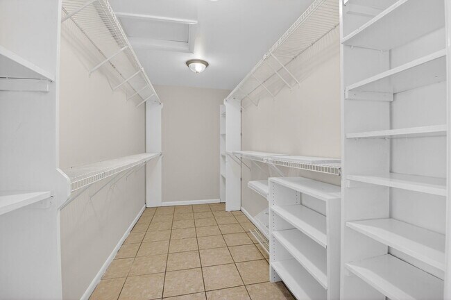 Building Photo - 10157 La Reina Rd