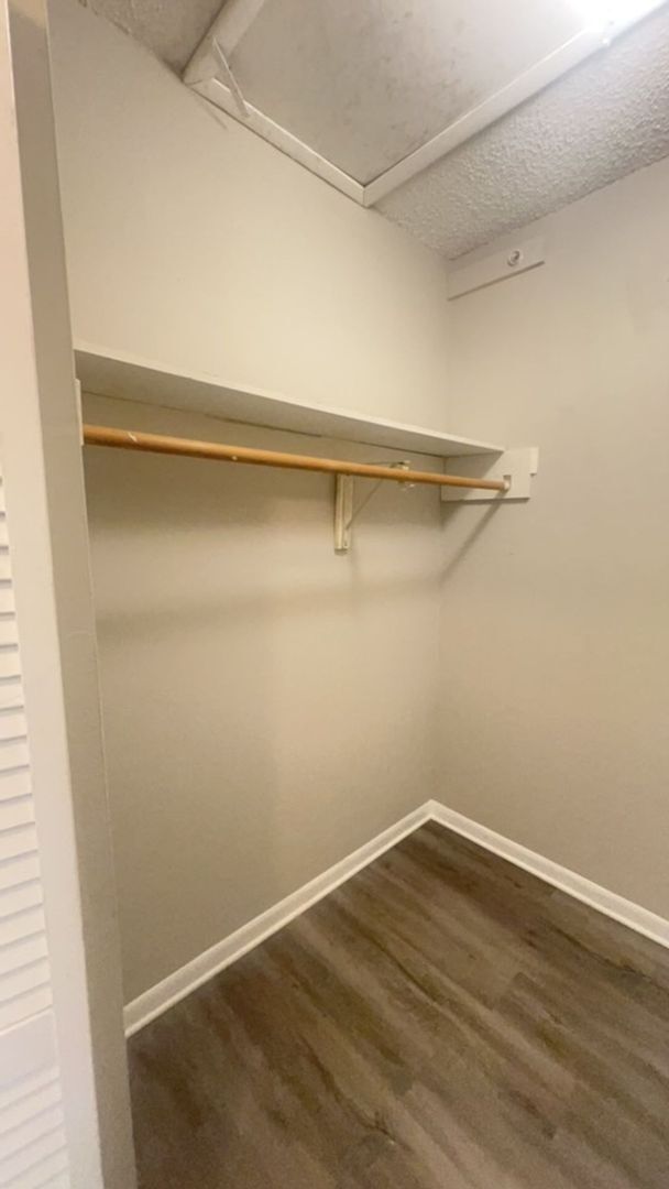 Building Photo - 2 Bedroom, 2 bathroom condo For Rent in To...