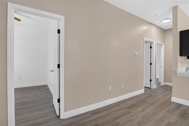 Building Photo - 121 Aurelia Ct