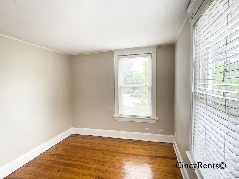 Building Photo - 2836 Linwood Ave