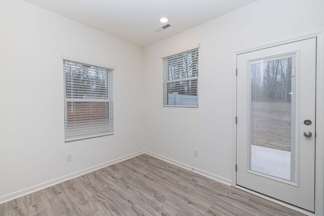Building Photo - Beautiful 3 Bedroom Townhome Near I-85 – AVAILABLE SEPTEMBER 2026