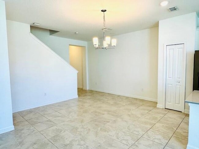 Building Photo - For Rent 3/2.5 townhome 2 Car Garage in Storey Lake,
