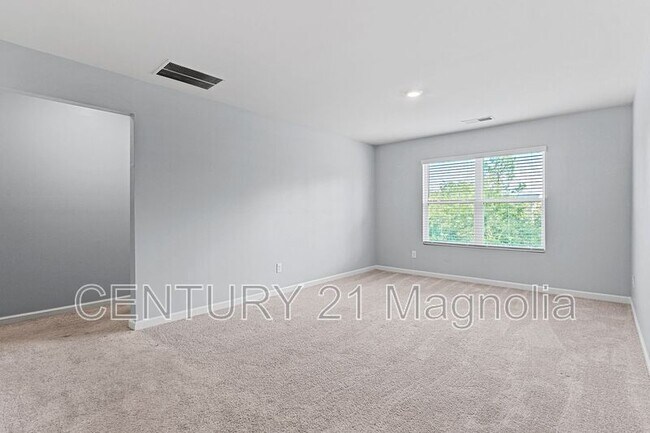 Building Photo - 552 Post Oak Ln