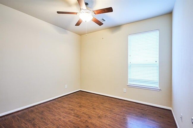 Building Photo - 1218 Maple Ace Dr