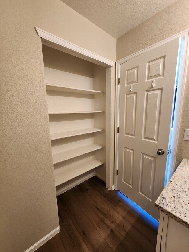 Building Photo - Spacious Two-Suite Townhome With Garage, Fireplace And Community Pool