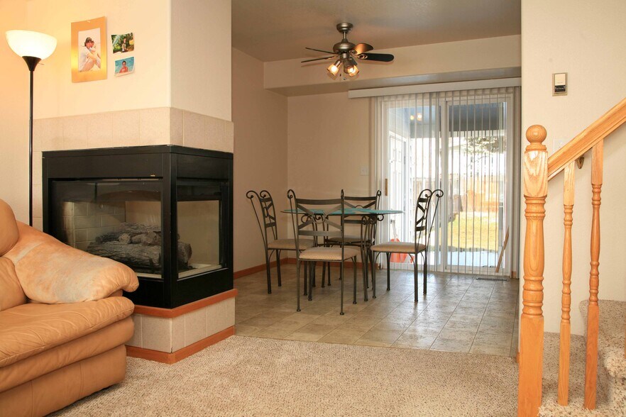 Dining Nook - 2052 Glenmoor Dr