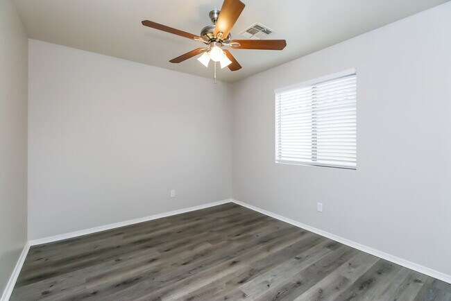 Building Photo - 3146 W Carlos Ln